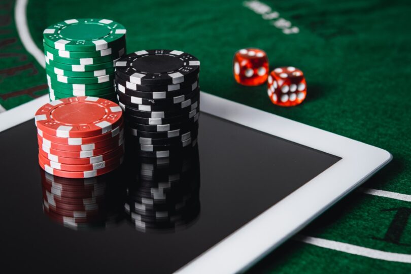 पैसे के लिए ऑनलाइन पोकर खेलने के लिए सर्वोत्तम साइटें